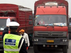 交警提示 這樣的下高速方式一律罰款扣分，最高記12分，道路貨物運(yùn)輸從業(yè)者需警惕